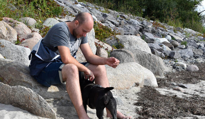 Der 30-jährige Chris aus Maulbronn verbrint am liebsten Zeit mit seiner Familie und seinem Hund. Nun benötigt er dringend einen Stammzellenspender, damit er weiterleben kann.