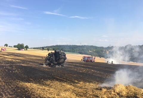 Laut ersten Angaben der Polizei ist eine Fläche von zwischen 200 und 300 Quadratmetern betroffen.