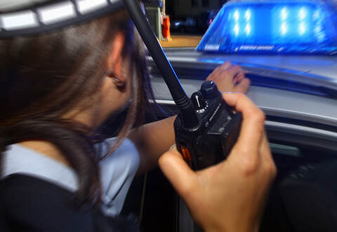 Die Polizei sucht jetzt Zeugen des Vorfalls und den Unfallverursacher.