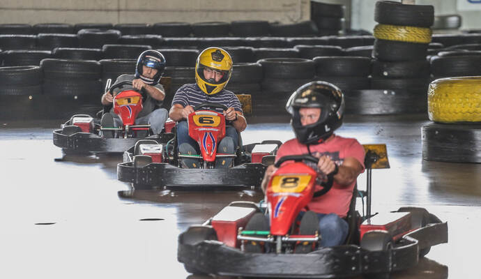 Schau Mal Wo Du Lebst Speed Und Spa Auf Der Kartbahn In schau-mal-wo-du-lebst-speed-und-spa-auf-der-kartbahn-in