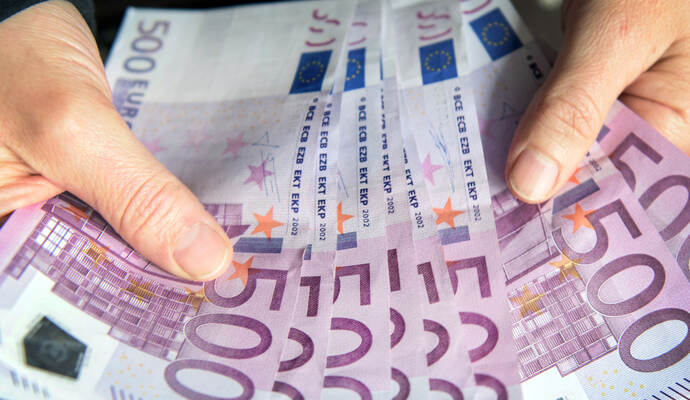 Die Gewinne sollten allerdings nur gegen eine Gebühr ausbezahlt werden. Die Gewinne sollten allerdings nur gegen eine Gebühr ausbezahlt werden.
