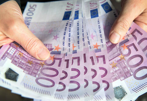 Die Gewinne sollten allerdings nur gegen eine Gebühr ausbezahlt werden.