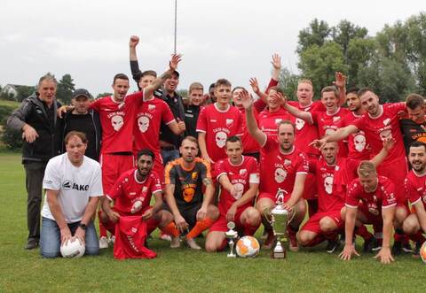 Siegerfoto des 1. FC Alemannia Hamberg vom diesjährigen Bietpokal-Sie. Foto: infopress24.de