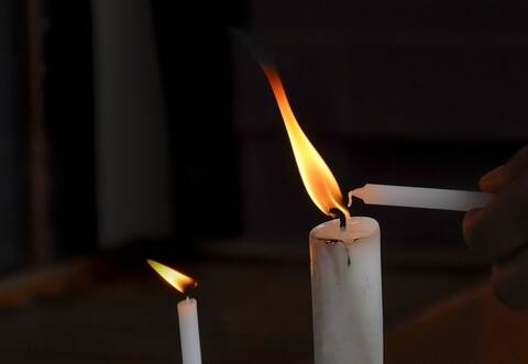 Wer am Montagmorgen früh aufstehen musste und nicht im Dunkeln tappen wollte, musste sich anders helfen.