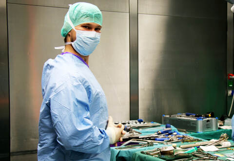 Jan-Luca im OP: Hier müssen alle Handgriffe sitzen.