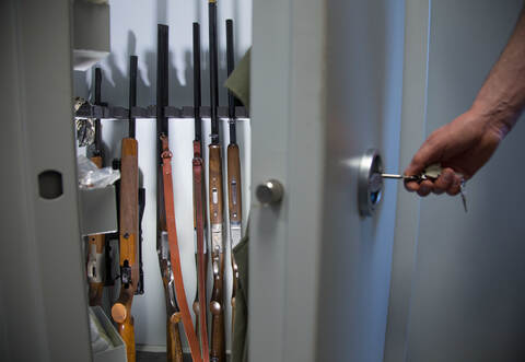 Wieviel Schusswaffen besaß der vermisste 50-Jährige aus Birkenfeld-Gräfenhausen? Und wo sind diese? Diese Fragen versucht die Polizei jetzt zu klären.