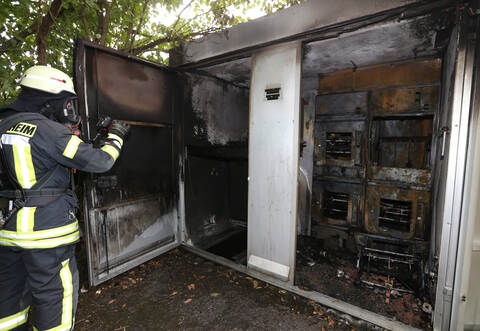 Die Feuerwehr löschte die Trafostation in Wimsheim.