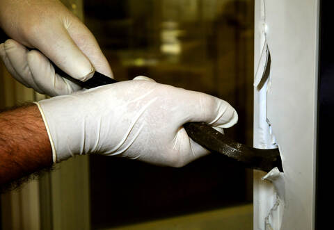 Die Einbrecher hebelten die Türen zum Vereinsheim auf.