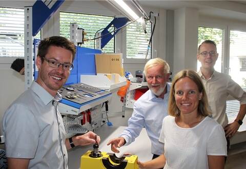 Die Leitung der Remchinger Firma Güldner übergibt Dieter Eggert (Zweiter von links) an Schwiegersohn Stephan Loth (links) und Tochter Maren Loth. Prokurist wird Pascal Hartmann.