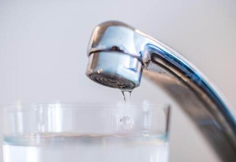 Das Trinkwasser im Remchinger Ortsteil Wilferdingen wird wegen bakterieller Verunreinigung im Niederzonenbereich gechlort.