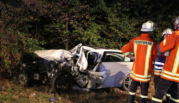 Zwischen Malsch (Ortsteil Neumalsch) und Ettlingen (Stadtteil Bruchhausen) hat sich am Sonntag ein tödlicher Unfall mit zwei Autos ereignet.