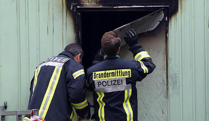 In einer SB-Bank in Bretten haben Einbrecher ein Feuer gelegt. Aus Frust oder aus Absicht? Geld wurde nicht gestohlen. In einer SB-Bank in Bretten haben Einbrecher ein Feuer gelegt. Aus Frust oder aus Absicht? Geld wurde nicht gestohlen.