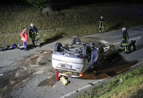 Ende einer Verfolgungsjagd: Ein 38-jähriger Ford-Focus-Fahrer hatte sich zwischen Illingen und Schützingen überschlagen.