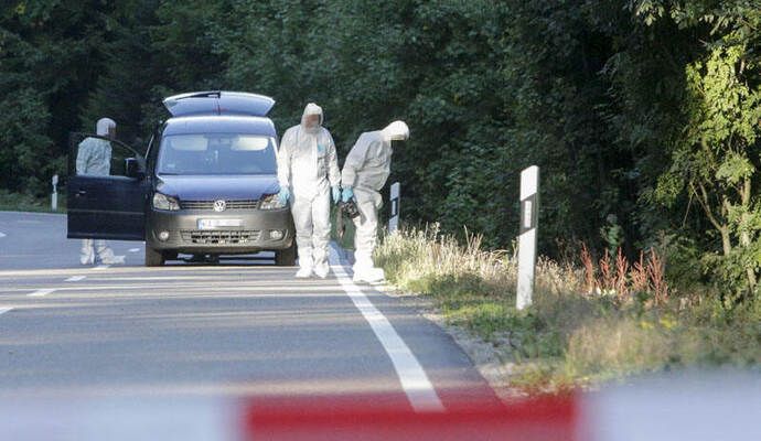 Welche Spuren haben die Ermittler der Polizei am Fundort der Leiche auf der L340 zwischen Dobel und Bad Herrenalb gefunden? Aus ermittlungstaktischen Gründen wird dazu noch nichts bekanntgegeben. Welche Spuren haben die Ermittler der Polizei am Fundort der Leiche auf der L340 zwischen Dobel und Bad Herrenalb gefunden? Aus ermittlungstaktischen Gründen wird dazu noch nichts bekanntgegeben.