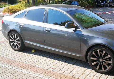 Wer kann Auskunft zu diesem grauen Audi A6 geben? Das rechtsgelenkte Auto gehörte dem Erschossenen und wurde in Maximilansau in der Pfalz gefunden. Hat jemand das Auto in der Nähe des Tatorts gesehen?