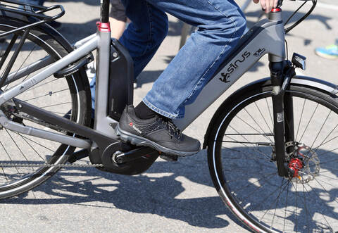 Immer mehr Menschen Fahren Räder mit Elektromotor-Unterstützung - und auch die Zahl der Unfälle mit Pedelecs steigt an.