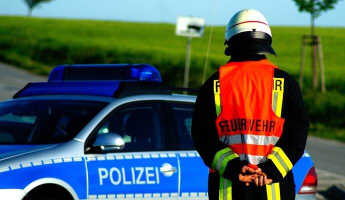 Die Landstraße zwischen Mönsheim und Heimsheim war während des Brandes voll gesperrt. Die Landstraße zwischen Mönsheim und Heimsheim war während des Brandes voll gesperrt.