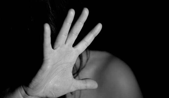 Die 21-Jährige soll von einem 31-Jährigen angegangen worden sein. Die 21-Jährige soll von einem 31-Jährigen angegangen worden sein.
