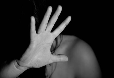 Die 21-Jährige soll von einem 31-Jährigen angegangen worden sein.