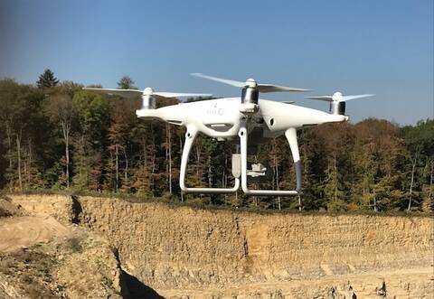 Auch über dem Steinbruch in Keltern ließ die Polizei eine Drohne kreisen. Gefunden wurde der seit einem Monat vermisste Simon Paulus allerdings nicht.