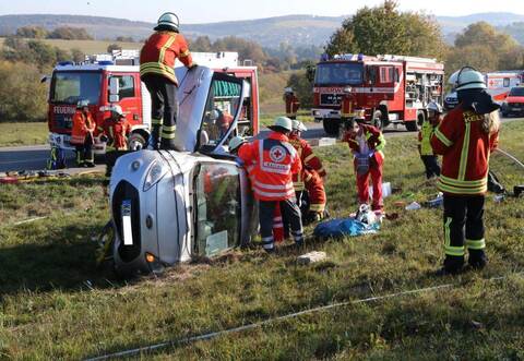Die Feuerwehr befreite die verletzte Frau.