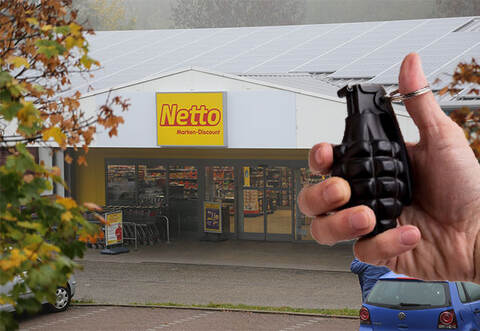 Mit Pistolen bewaffnete Räuber drohten in einem Netto-Markt in Dobel, eine Handgranate zu werfen, wenn kein Geld herausgegeben würde.