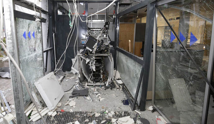 Unbekannte hatten im Oktober einen Geldautomaten in Bauschlott gesprengt – mit schwerwiegenden Folgen für das Gebäude, in dem sich auch das Neulinger Bürgerbüro befindet. Unbekannte hatten im Oktober einen Geldautomaten in Bauschlott gesprengt – mit schwerwiegenden Folgen für das Gebäude, in dem sich auch das Neulinger Bürgerbüro befindet.