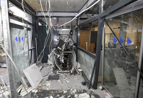 Unbekannte hatten im Oktober einen Geldautomaten in Bauschlott gesprengt – mit schwerwiegenden Folgen für das Gebäude, in dem sich auch das Neulinger Bürgerbüro befindet.