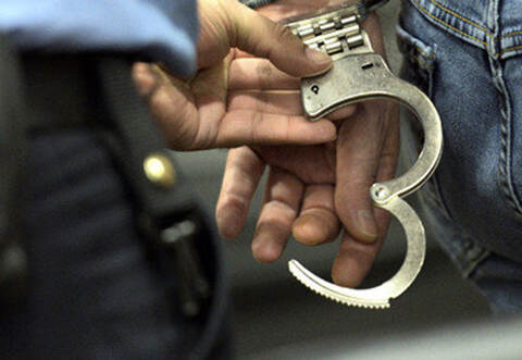 In Karlsruhe wurden zwei mutmaßliche Dealer bei einer Personenkontrolle geschnappt. Der jüngere der beiden Brüder aus Bretten ist wieder frei, der ältere sitzt in U-Haft.