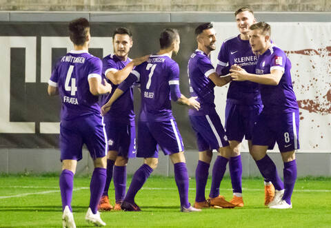 Die Nöttinger beim Torjubel zum 1:0.