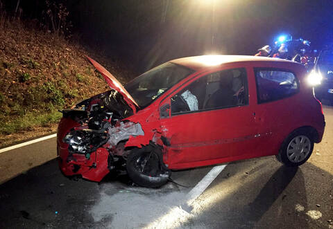 Bei dem Zusammenstoß wurde eine Autofahrerin verletzt.