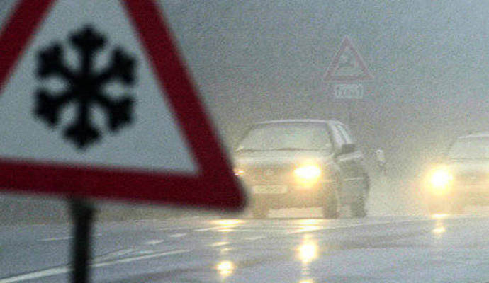 Auf eisglatter Fahrbahn auf weitestgehend gerader Strecke zwischen Engelsbrand und Neuenbürg hatte sich ein 20-jähriger Renault-Fahrer mehrfach überschlagen. Auf eisglatter Fahrbahn auf weitestgehend gerader Strecke zwischen Engelsbrand und Neuenbürg hatte sich ein 20-jähriger Renault-Fahrer mehrfach überschlagen.