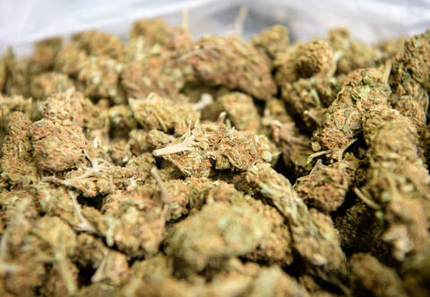 In der Wohnung des 33-Jährigen wurden zusätzlich 350 Gramm Marihuana gefunden.