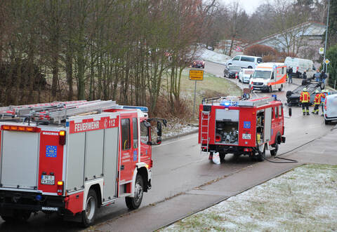 Die 78-jährige Autofahrerin landete mit ihrem Wagen auf dem Dach und wurde schwer verletzt.