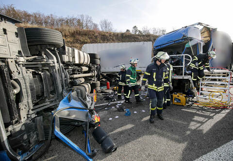 Bei dem Unfall ist eine der Lkw-Fahrer ums Leben gekommen.