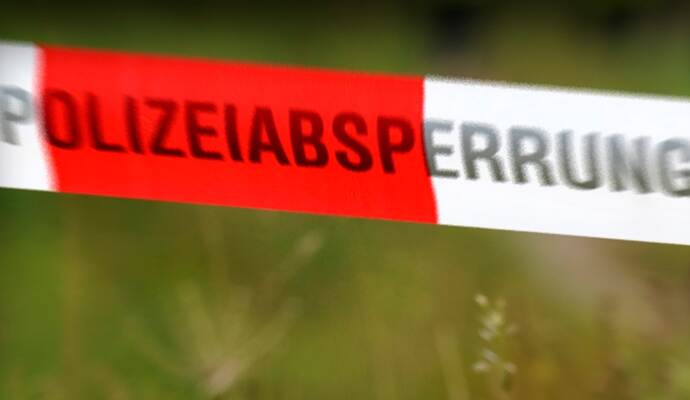 Arbeiter haben eine skelettierte Leiche in einem Gebüsch in Wildbad gefunden.  Arbeiter haben eine skelettierte Leiche in einem Gebüsch in Wildbad gefunden.