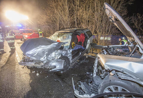 Der 88-Jährige saß hinten links im Opel. Er wurde bei dem Zusammenstoß lebensgefährlich verletzt. 
