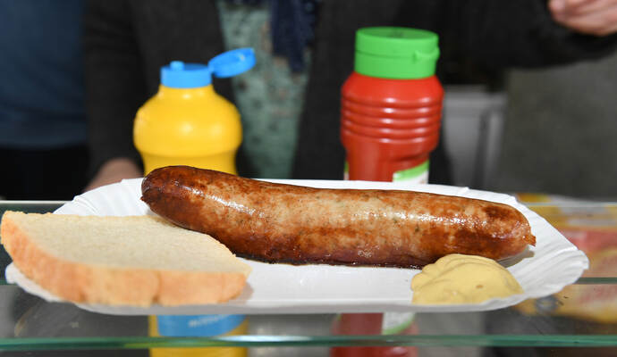 Einbrecher hatten in Bretten einen Imbisswagen heimgesucht, ohne große Beute machen zu können. Einbrecher hatten in Bretten einen Imbisswagen heimgesucht, ohne große Beute machen zu können.