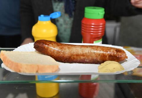 Einbrecher hatten in Bretten einen Imbisswagen heimgesucht, ohne große Beute machen zu können.