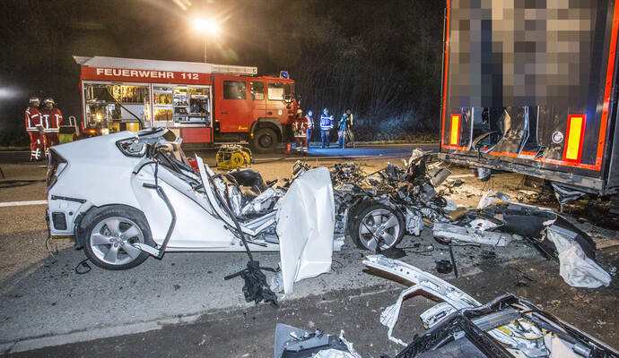 Für den Fahrer des Toyota kam jede Hilfe zu spät.