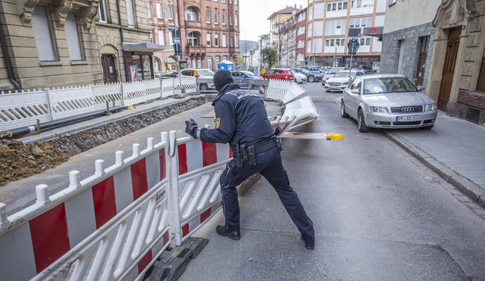 Bauzäune wie hier in Pforzheim waren ein beliebtes Opfer der Sturmböen.