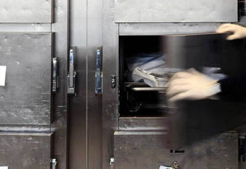 Das Rätsel um die zwischen Mühlhausen und Roßwag in der Enz treibende Frauenleiche konnte trotz vorläufigem Obduktionsergebnis noch nicht gelöst werden.