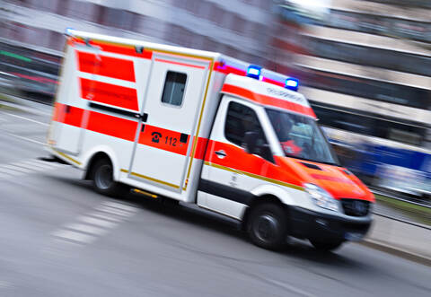 Die 24-Jährige wurde zum Glück nur leicht verletzt und wurde in ein Krankenhaus gebracht.