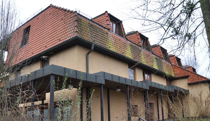 In diesem Nebengebäude von „Haus Schmie“ hat sich die Tat abgespielt. Der Syrer und seine Familie sind seit rund einem Jahr hier untergebracht. In diesem Nebengebäude von „Haus Schmie“ hat sich die Tat abgespielt. Der Syrer und seine Familie sind seit rund einem Jahr hier untergebracht.