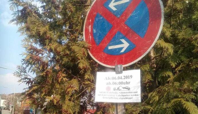 Kein allzu willkommener Anblick für die betroffenen Anwohner, die ob des absoluten Halteverbots nun ihre Fahrzeuge anderweitig parken müssen. Kein allzu willkommener Anblick für die betroffenen Anwohner, die ob des absoluten Halteverbots nun ihre Fahrzeuge anderweitig parken müssen.