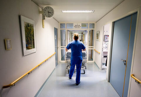 Im Krankenhaus erlag der 69-Jährige seinen schweren Verletzungen.