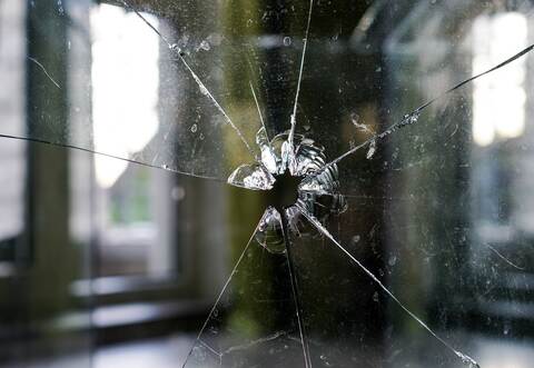 Vandalen schießen mit Stahlkugeln in Pforzheim und Mühlacker um sich. Der Sachschaden steht laut Polizei noch nicht fest.