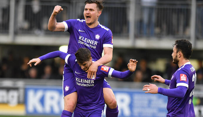 Die Nöttinger hatten allen Grund zum Jubeln: Im Derby dominierten sie die Rivalen vom SV Spielberg.