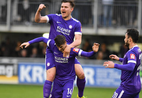 Die Nöttinger hatten allen Grund zum Jubeln: Im Derby dominierten sie die Rivalen vom SV Spielberg.