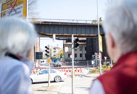 Ärgerlich für die Calwer: Die Unterquerung der Brücke ist für Autofahrer und Fußgänger nicht mehr möglich.